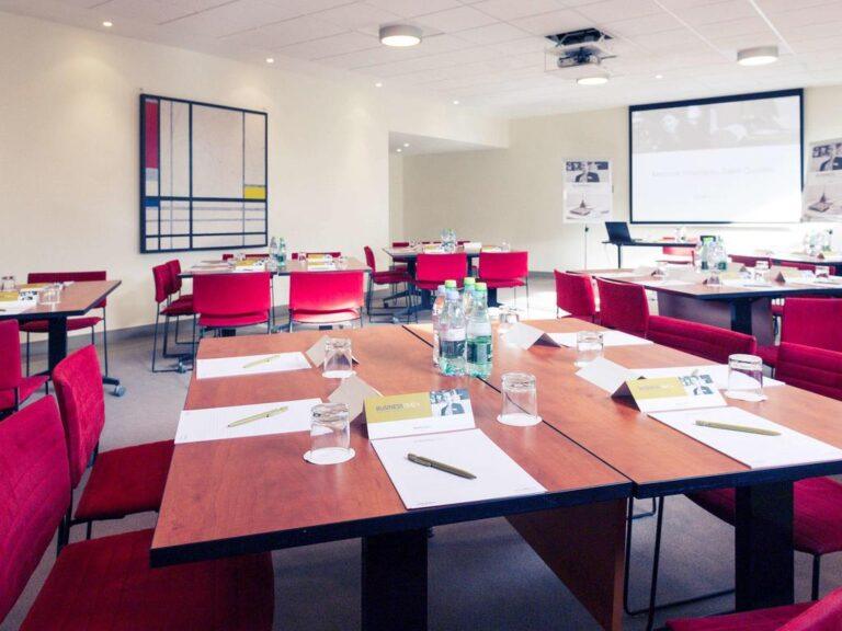 mercure-maurepas-saint-quentin-1lieu1salle-team-building.jpg
