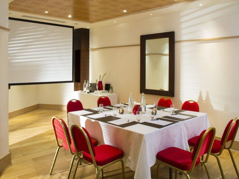 radisson-blu-hotel-champs-elysees-1lieu1salle-meeting.jpg