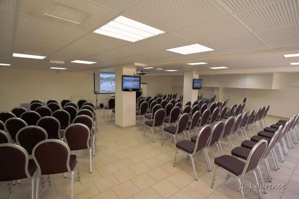 relais-du-plessis-1lieu1salle-conference.jpg