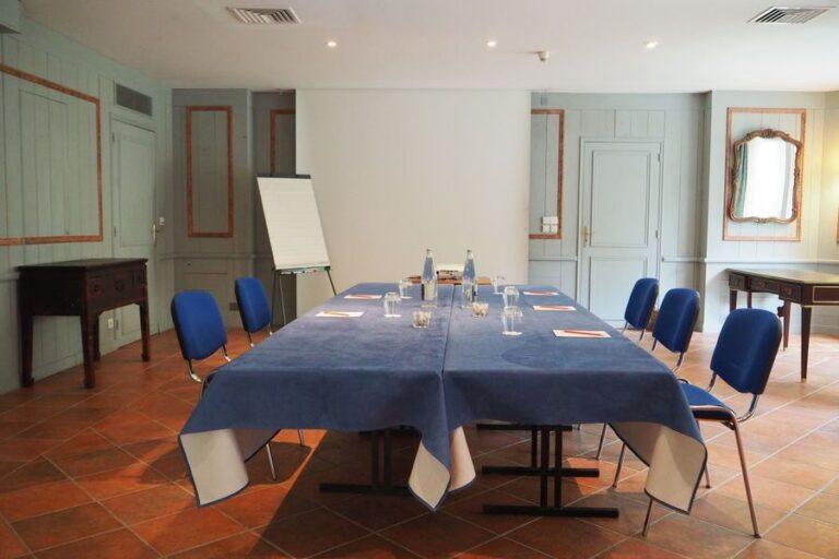 saint-christophe-1lieu1salle-reunion-meeting.jpg