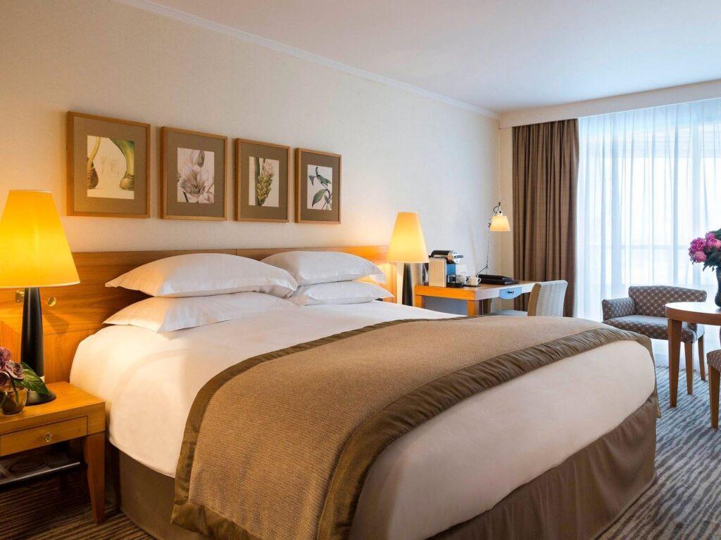 http://www.accorhotels.com/2049