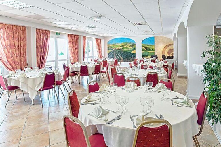 val-moret-1lieu1salle-meeting.jpg