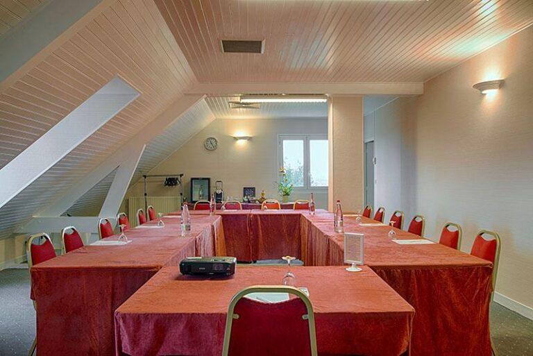val-moret-1lieu1salle-seminaires.jpg