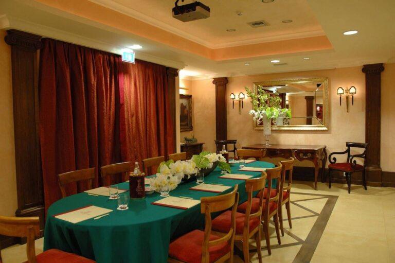 hotel-forum-roma-1lieu1salle-meetings.jpg