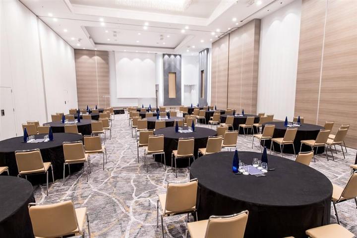 hilton-diagonal-mar-barcelona-1lieu1salle-ballroomA.jpg