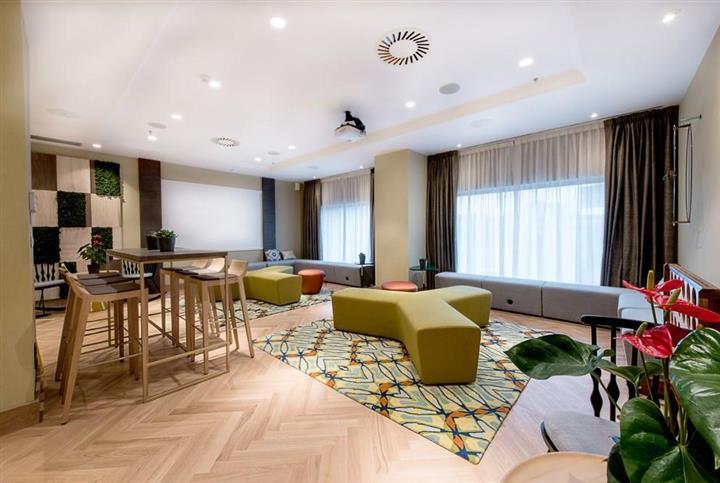 hilton-diagonal-mar-barcelona-1lieu1salle-social-hub.jpg