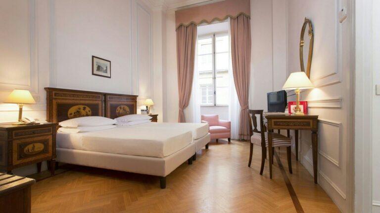 hotel-quirinale-rome-1lieu1salle.jpg
