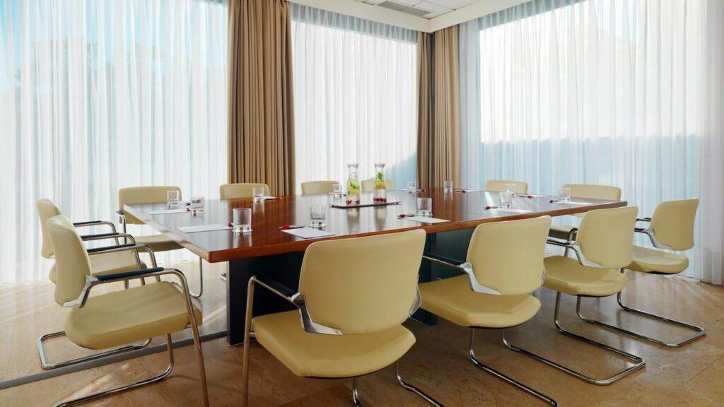 lisbon-marriott-1lieu1salle-executive-boardroom1.jpg