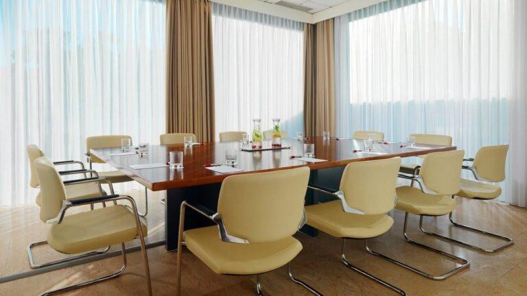 lisbon-marriott-1lieu1salle-executive-boardroom1.jpg