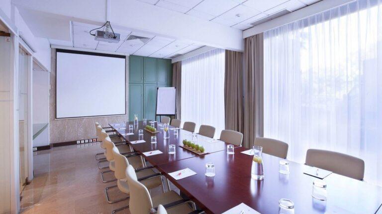 lisbon-marriott-1lieu1salle-executive-boardroom2.jpg