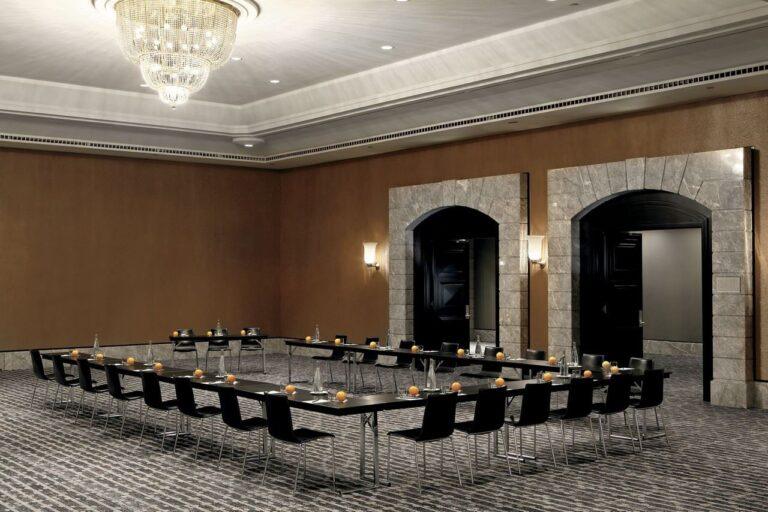 ritz-carlton-arts-hotel-barcelona-1lieu1salle-gaudi2.jpg