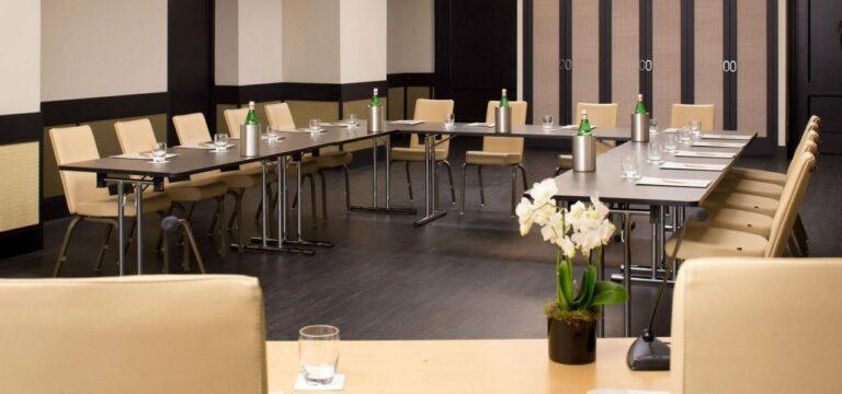 starhotels-metropole-roma-1lieu1salle-meetings.jpg