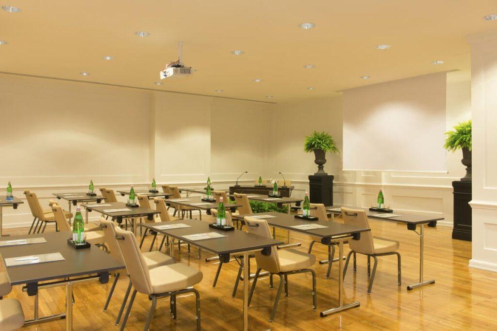 starhotels-michelangelo-roma-1lieu1salle-meetings.jpg