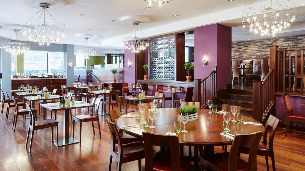 cardiff-marriott-1lieu1salle-reunion.jpg