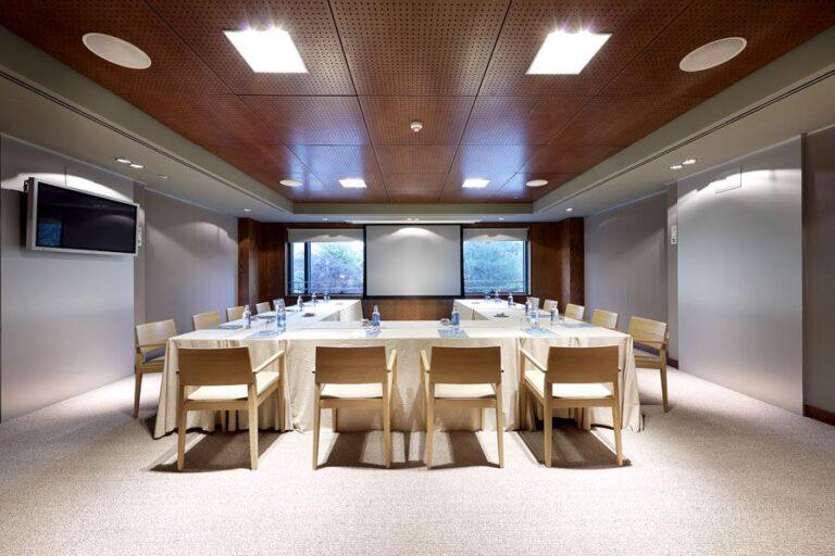 eurostars-suites-mirasierra-1lieu1salle-reunions.jpg