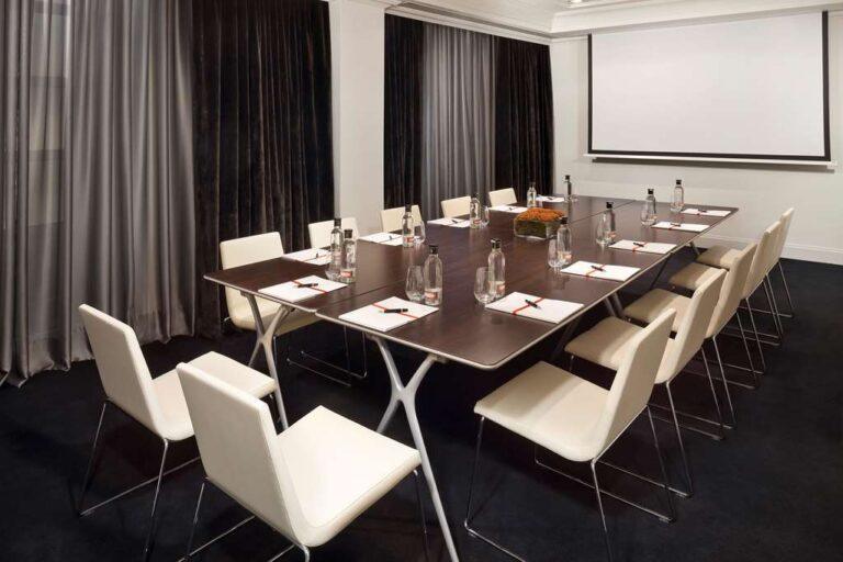 gran-melia-palacio-duques-1lieu1salle-meetings.jpg