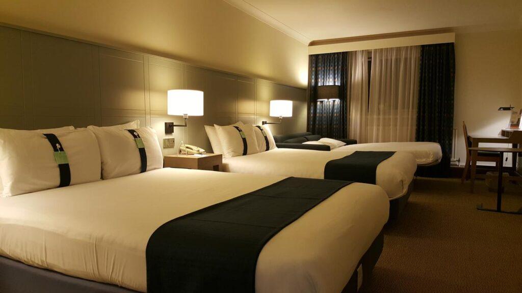 holiday-inn-cambridge-1lieu1salle-meeting.jpg