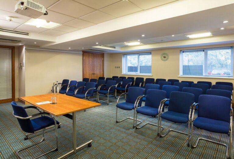 holiday-inn-cambridge-1lieu1salle-reunions.jpg