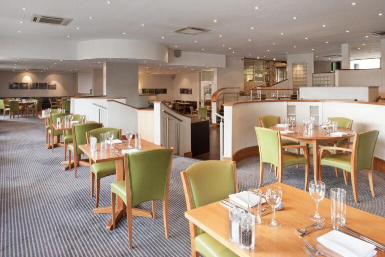 holiday-inn-cardiff-city-center-1lieu1salle-reunion.jpg