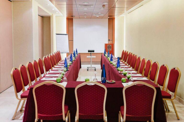 hotel-emperador-1lieu1salle-meeting.jpg