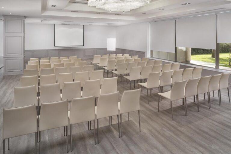 melia-barajas-1lieu1salle-conference.jpg
