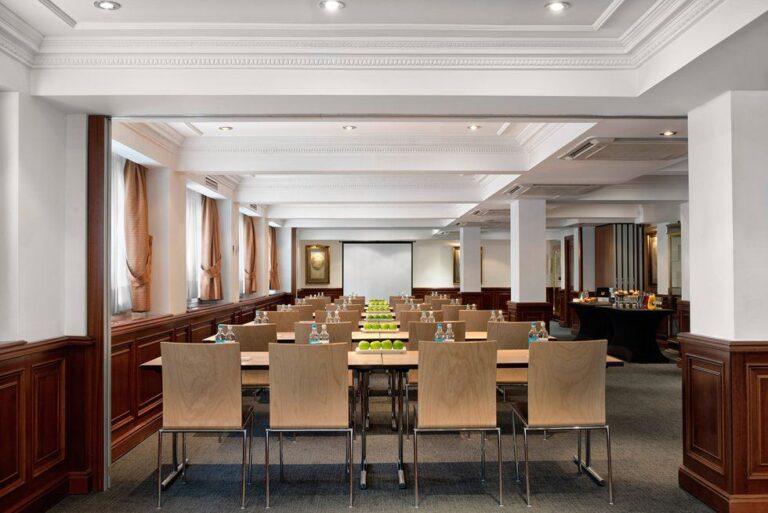 melia-white-house-1lieu1salle-congres.jpg