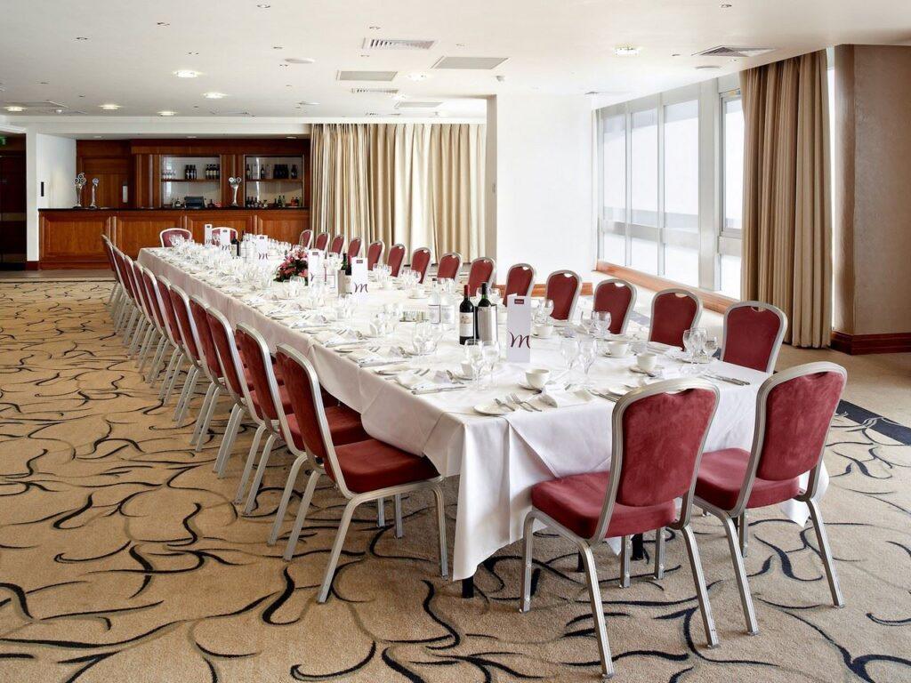 mercure-cardiff-1lieu1salle-meetings.jpg