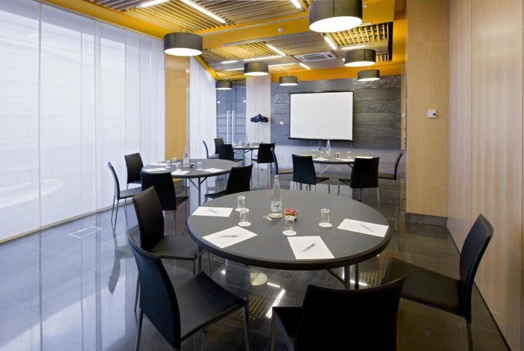 nh-madrid-tablas-1lieu1salle-reunions.jpg