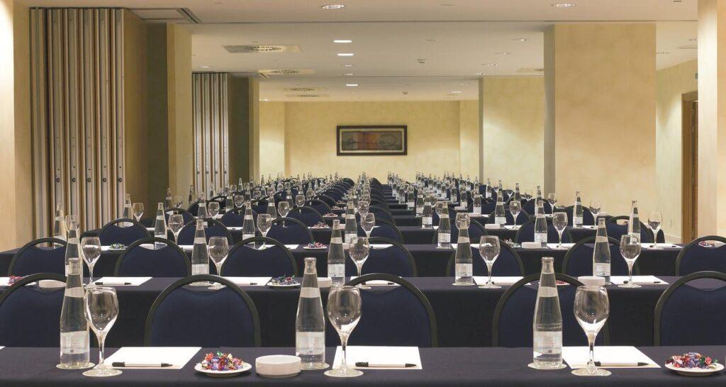 nh-marbella-1lieu1salle-meetings.jpg