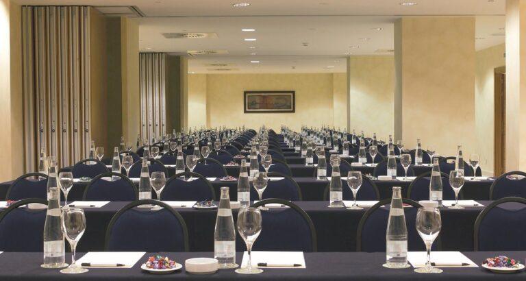 nh-marbella-1lieu1salle-meetings.jpg