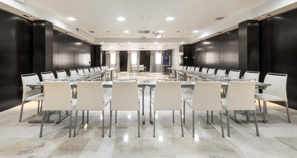 nh-principe-vergara-1lieu1salle-meeting.jpg