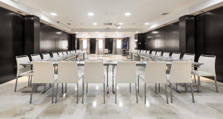 nh-principe-vergara-1lieu1salle-meeting.jpg