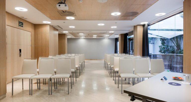nh-principe-vergara-1lieu1salle-reunions.jpg