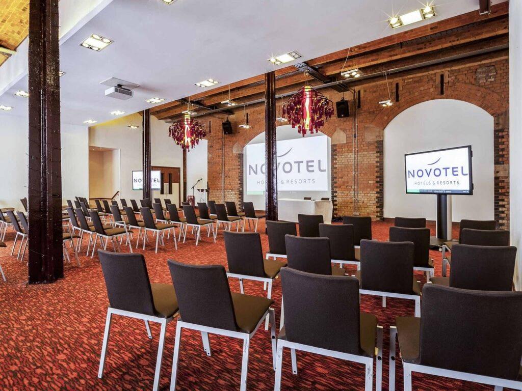 novotel-cardiff-centre-1lieu1salle-meeting.jpg