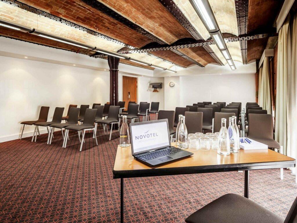 novotel-cardiff-centre-1lieu1salle-meetings.jpg