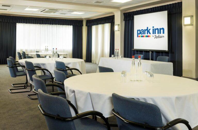 park-inn-cardiff-north-1lieu1salle-congres.jpg