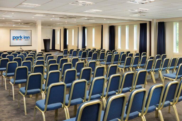 park-inn-cardiff-north-1lieu1salle-reunion.jpg