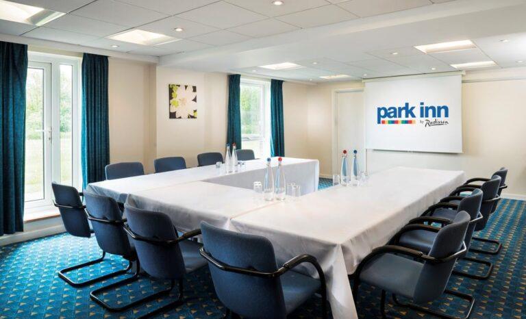 park-inn-cardiff-north-1lieu1salle-reunions.jpg