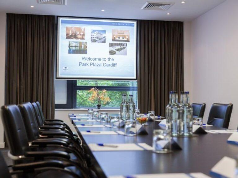 park-plaza-cardiff-1lieu1salle-meetings.jpg
