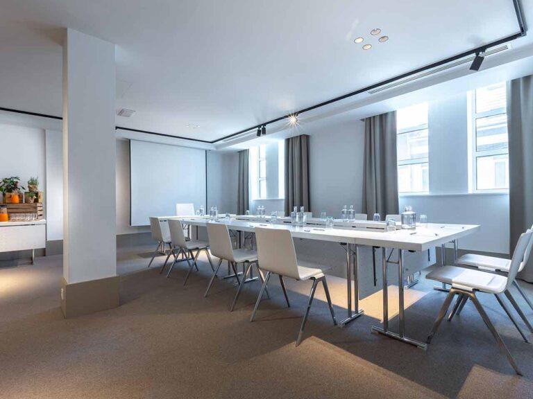 radisson-blu-astrid-1lieu1salle-meeting.jpg
