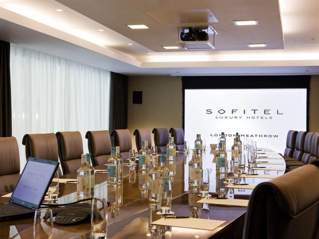 sofitel-london-heathrow-1lieu1salle-meeting.jpg