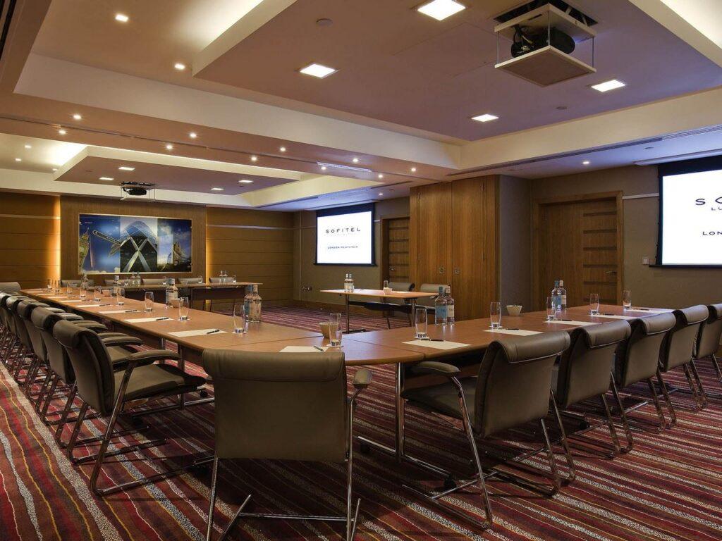 sofitel-london-heathrow-1lieu1salle-meetings.jpg