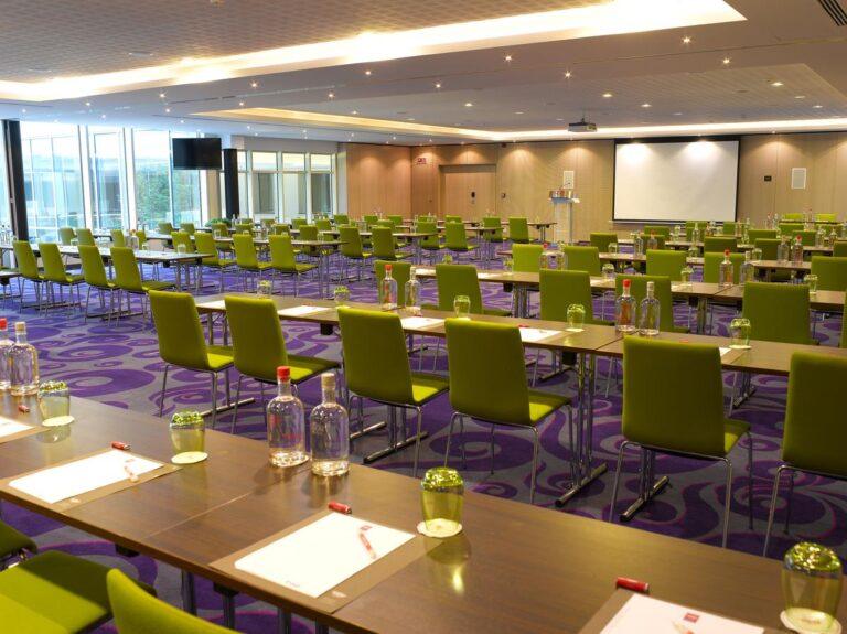 thon-hotel-eu-1lieu1salle-reunions.jpg