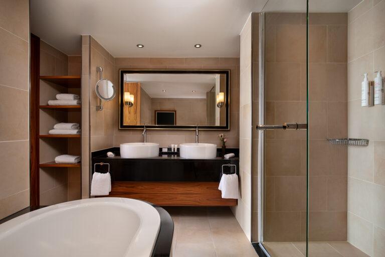 MH_PARST_Champagne_Suite_Bathroom.jpg