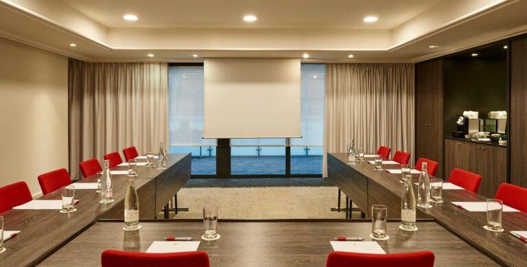 PAUL-BOCUSE-SALON-EN-U.jpg