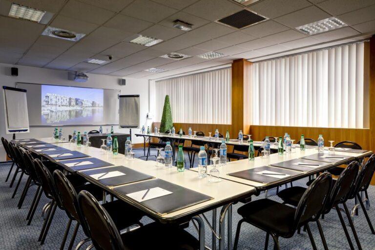axotel-lyon-perrache-1lieu1salle-meeting.jpg