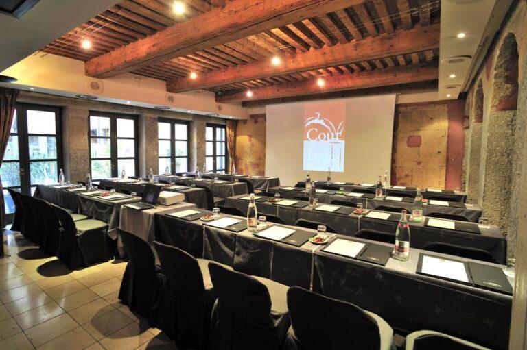 cour-des-loges-1lieu1salle-meetings.jpg