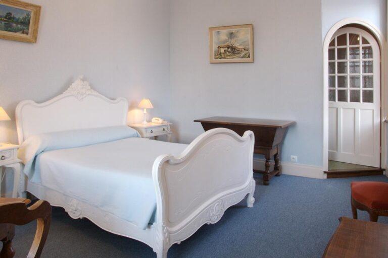hostellerie-perouges-1lieu1salle-conventions.jpg