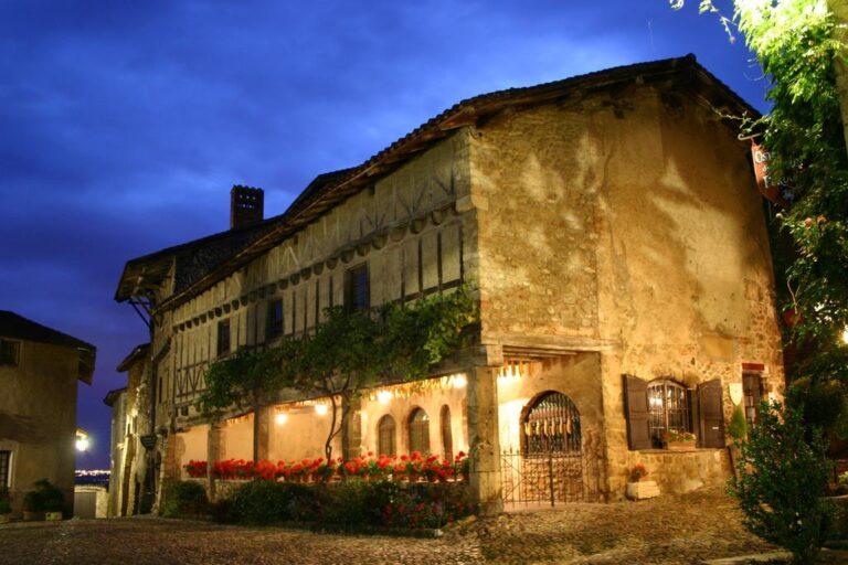 hostellerie-perouges-1lieu1salle-evenements.jpg
