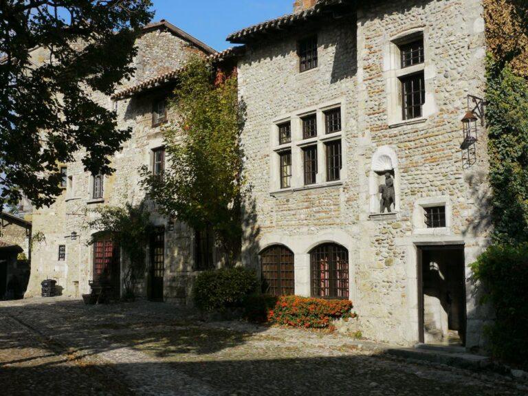 hostellerie-perouges-1lieu1salle-meetings.jpg